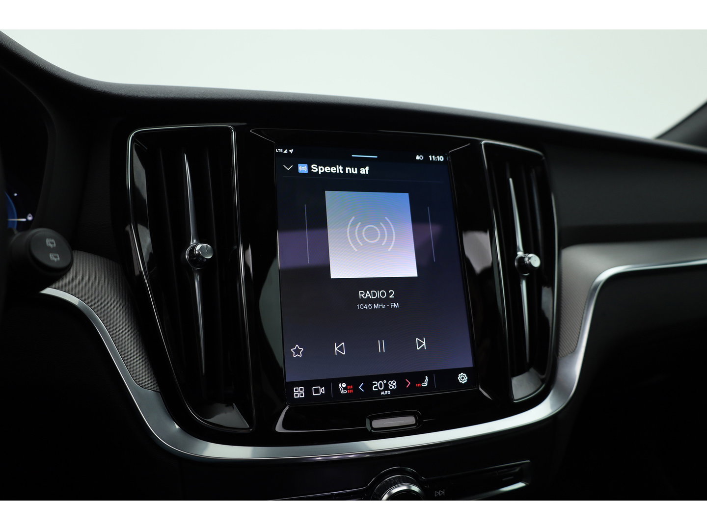 Volvo V60 2.0 T6 Plug-in hybrid AWD Plus Dark | Pano | Trekhaak | Memory Seats | H&K Audio | 360cam | Pilot Assist | Bliss | Stoel-Stuurverw. |