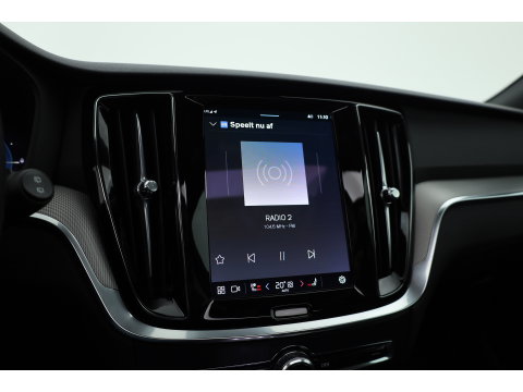 Volvo V60 2.0 T6 Plug-in hybrid AWD Plus Dark | Pano | Trekhaak | Memory Seats | H&K Audio | 360cam | Pilot Assist | Bliss | Stoel-Stuurverw. |