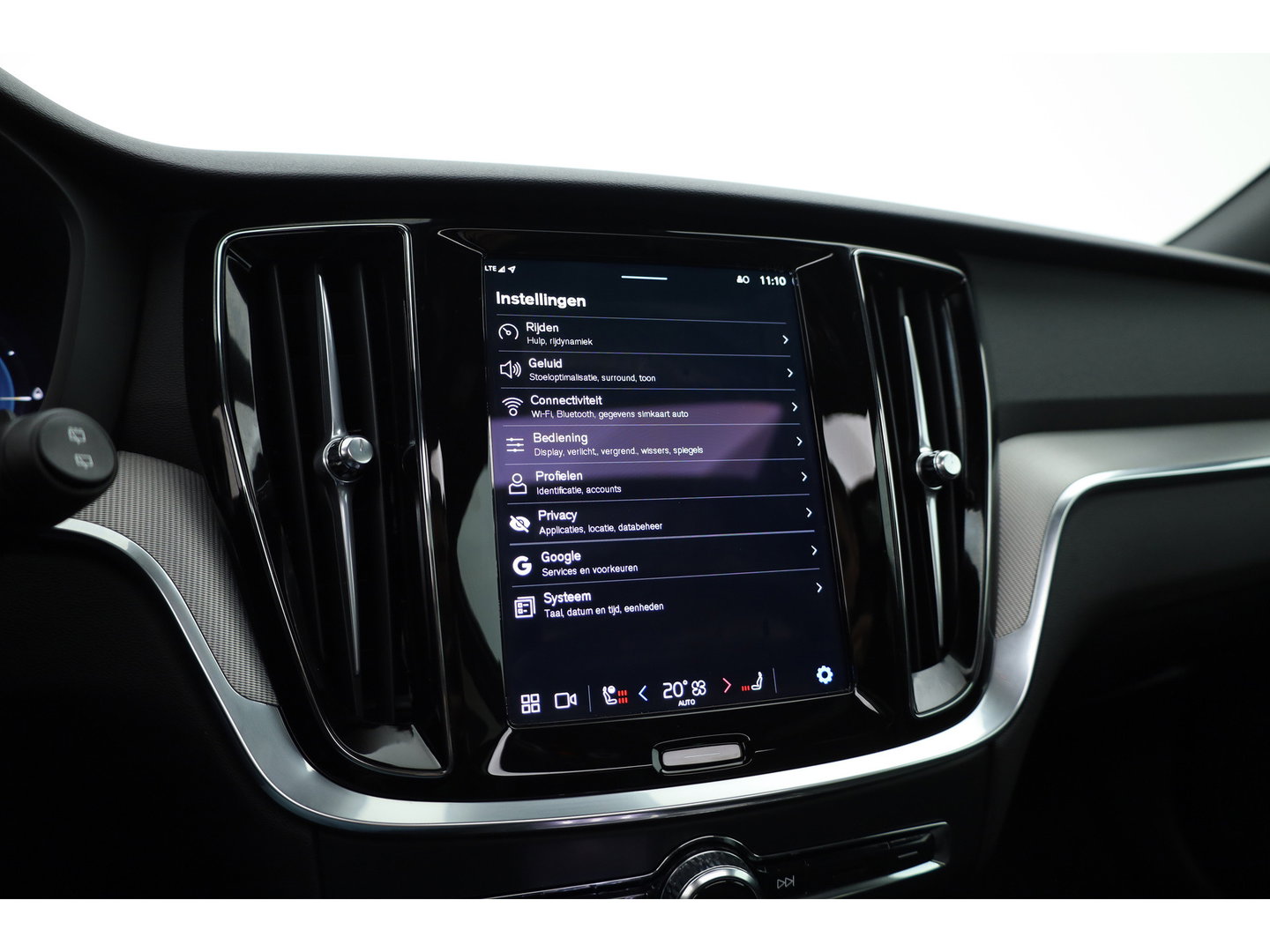 Volvo V60 2.0 T6 Plug-in hybrid AWD Plus Dark | Pano | Trekhaak | Memory Seats | H&K Audio | 360cam | Pilot Assist | Bliss | Stoel-Stuurverw. |