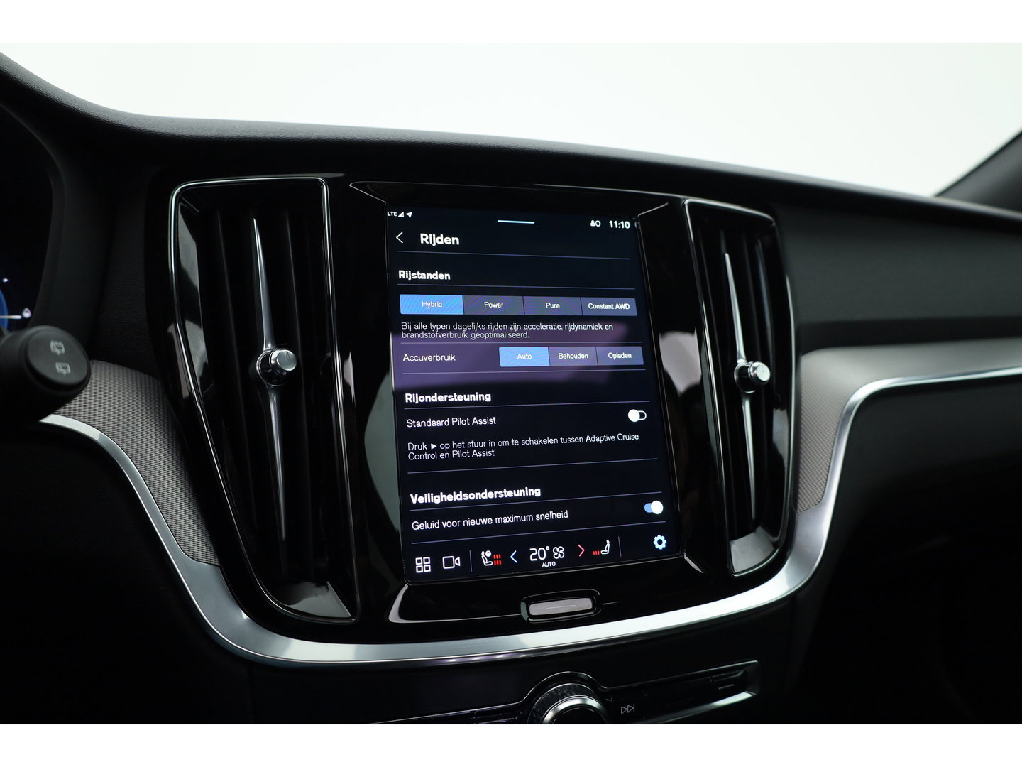 Volvo V60 2.0 T6 Plug-in hybrid AWD Plus Dark | Pano | Trekhaak | Memory Seats | H&K Audio | 360cam | Pilot Assist | Bliss | Stoel-Stuurverw. |