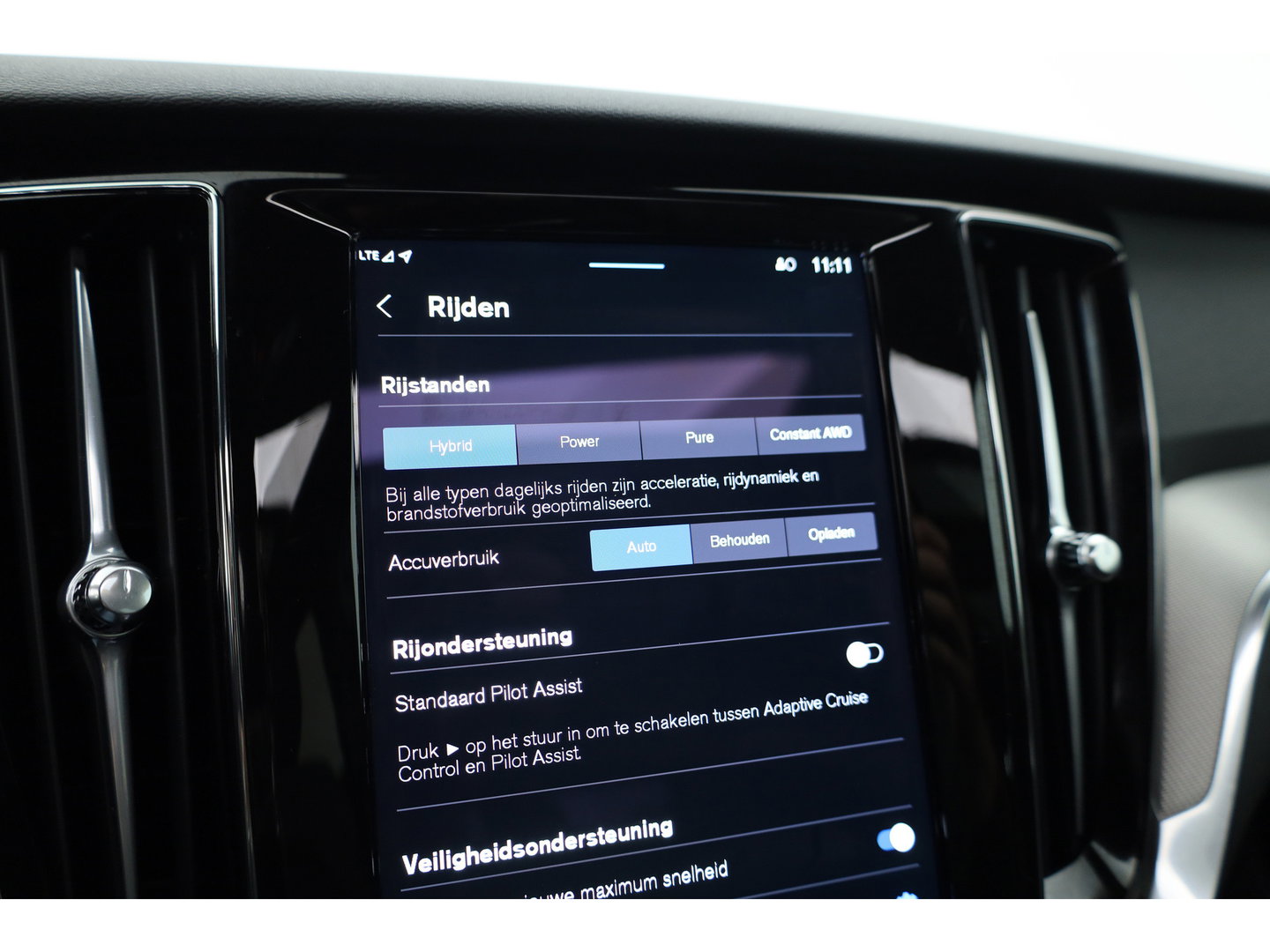 Volvo V60 2.0 T6 Plug-in hybrid AWD Plus Dark | Pano | Trekhaak | Memory Seats | H&K Audio | 360cam | Pilot Assist | Bliss | Stoel-Stuurverw. |