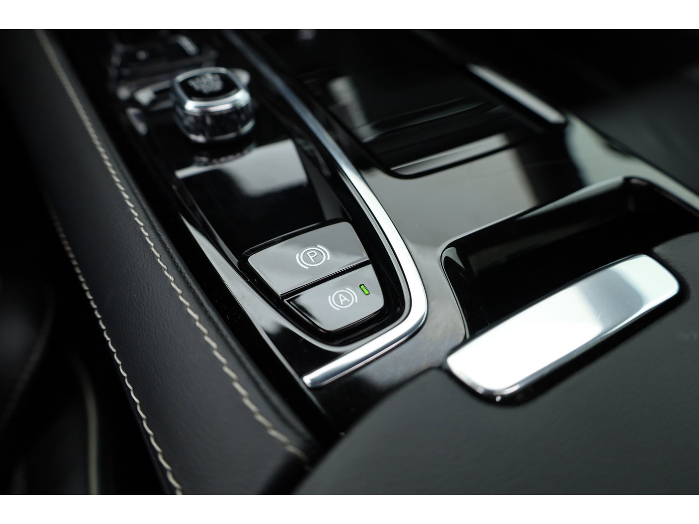 Volvo V60 2.0 T6 Plug-in hybrid AWD Plus Dark | Pano | Trekhaak | Memory Seats | H&K Audio | 360cam | Pilot Assist | Bliss | Stoel-Stuurverw. |