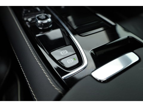 Volvo V60 2.0 T6 Plug-in hybrid AWD Plus Dark | Pano | Trekhaak | Memory Seats | H&K Audio | 360cam | Pilot Assist | Bliss | Stoel-Stuurverw. |
