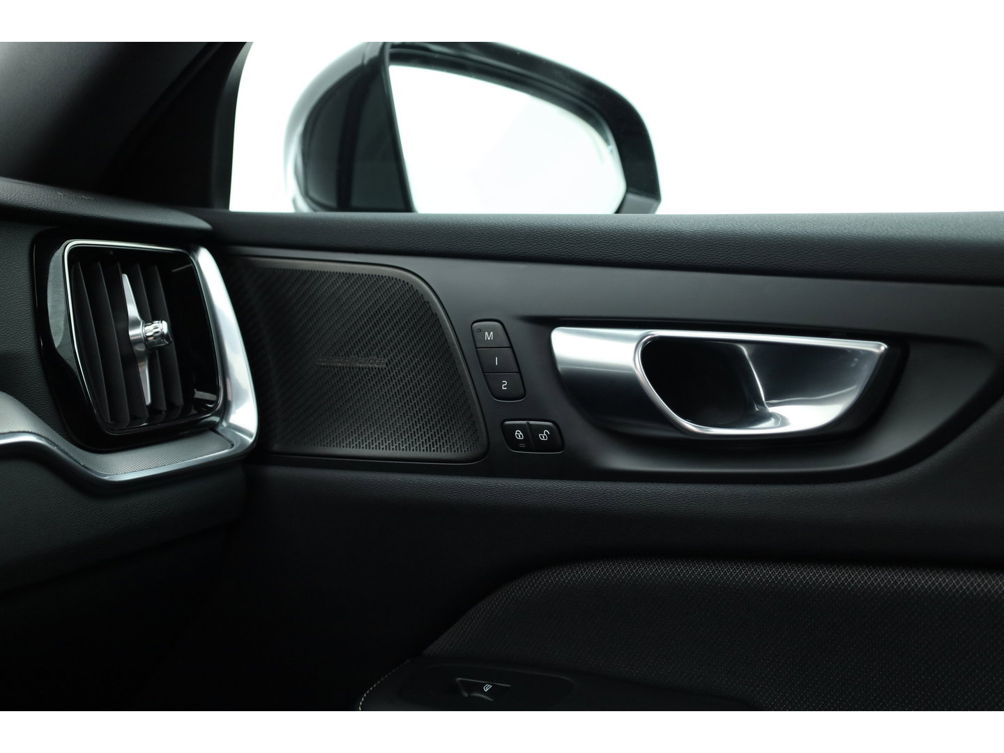 Volvo V60 2.0 T6 Plug-in hybrid AWD Plus Dark | Pano | Trekhaak | Memory Seats | H&K Audio | 360cam | Pilot Assist | Bliss | Stoel-Stuurverw. |