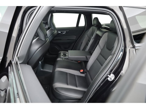 Volvo V60 2.0 T6 Plug-in hybrid AWD Plus Dark | Pano | Trekhaak | Memory Seats | H&K Audio | 360cam | Pilot Assist | Bliss | Stoel-Stuurverw. |