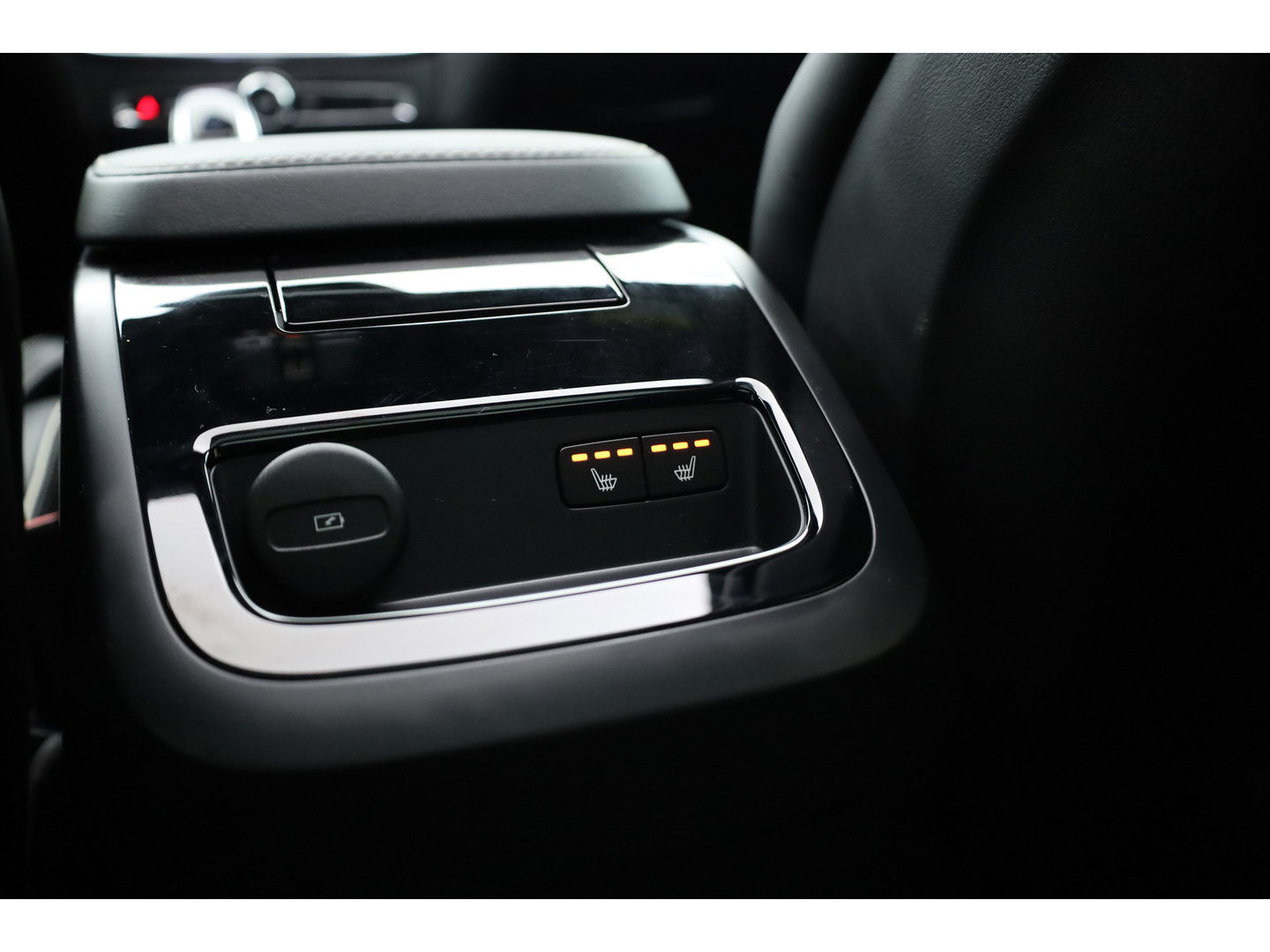 Volvo V60 2.0 T6 Plug-in hybrid AWD Plus Dark | Pano | Trekhaak | Memory Seats | H&K Audio | 360cam | Pilot Assist | Bliss | Stoel-Stuurverw. |