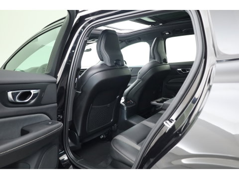 Volvo V60 2.0 T6 Plug-in hybrid AWD Plus Dark | Pano | Trekhaak | Memory Seats | H&K Audio | 360cam | Pilot Assist | Bliss | Stoel-Stuurverw. |