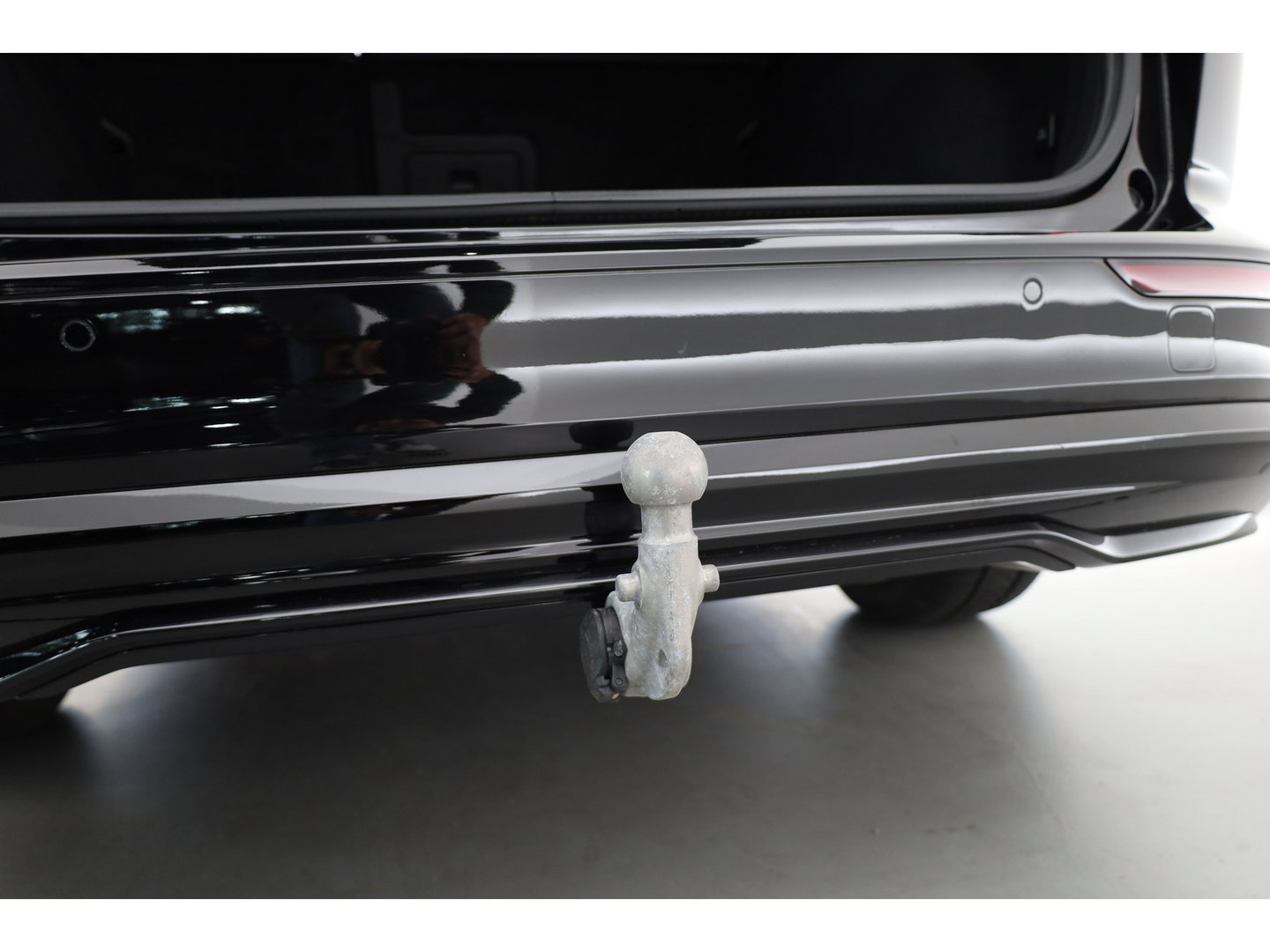 Volvo V60 2.0 T6 Plug-in hybrid AWD Plus Dark | Pano | Trekhaak | Memory Seats | H&K Audio | 360cam | Pilot Assist | Bliss | Stoel-Stuurverw. |
