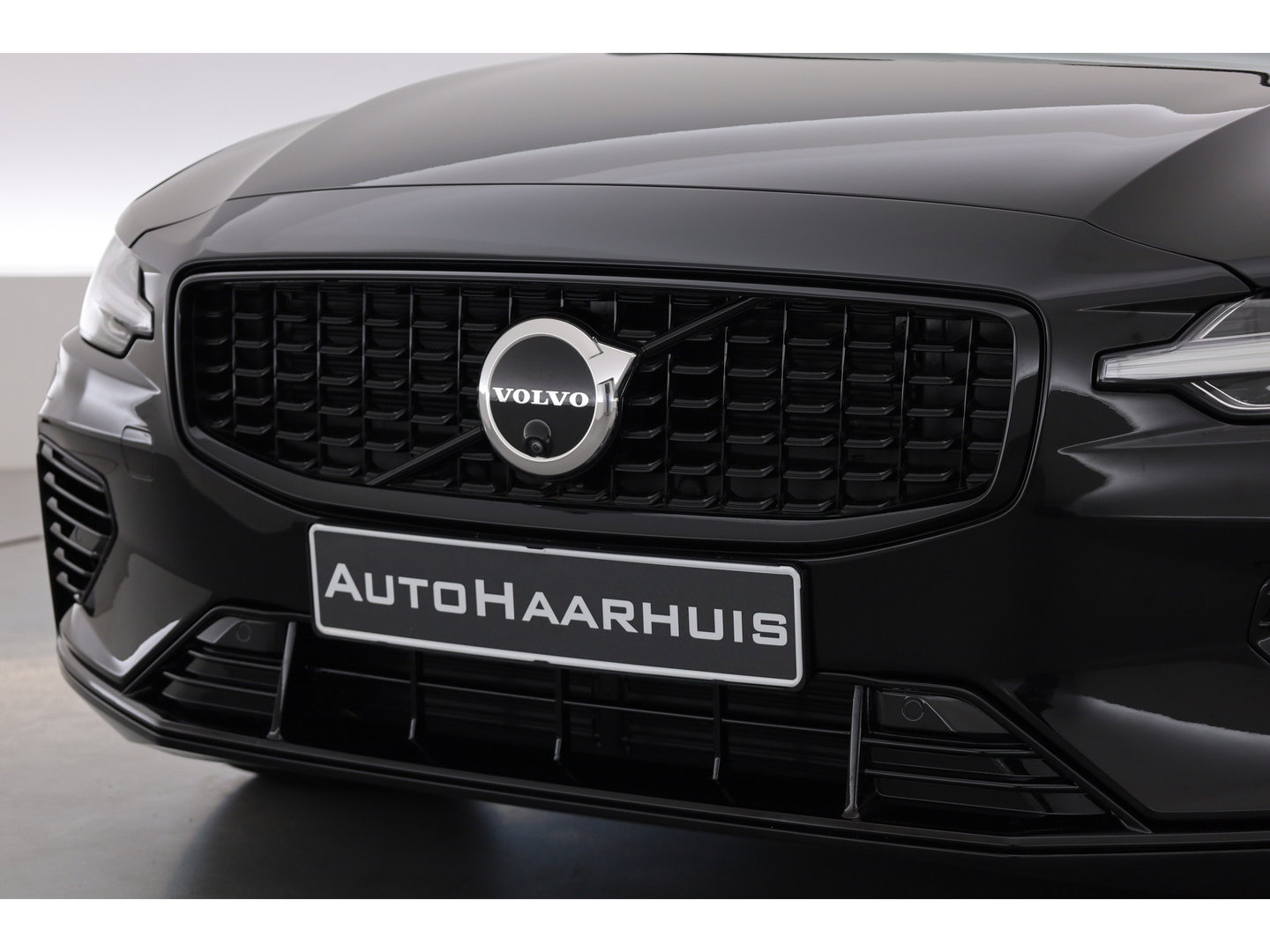 Volvo V60 2.0 T6 Plug-in hybrid AWD Plus Dark | Pano | Trekhaak | Memory Seats | H&K Audio | 360cam | Pilot Assist | Bliss | Stoel-Stuurverw. |