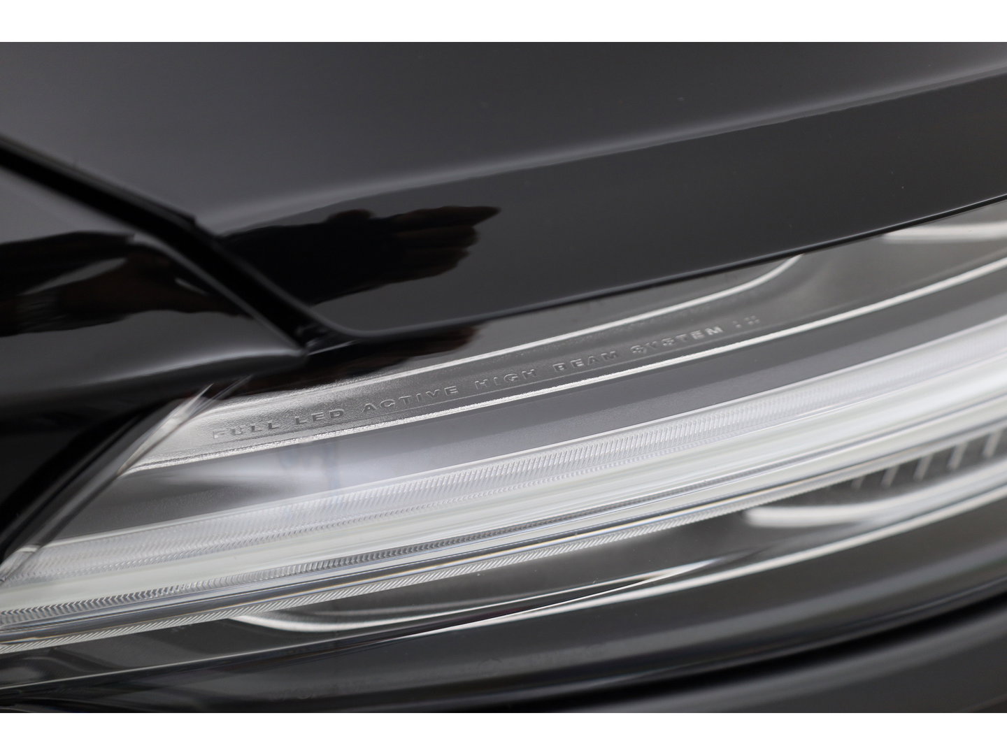 Volvo V60 2.0 T6 Plug-in hybrid AWD Plus Dark | Pano | Trekhaak | Memory Seats | H&K Audio | 360cam | Pilot Assist | Bliss | Stoel-Stuurverw. |
