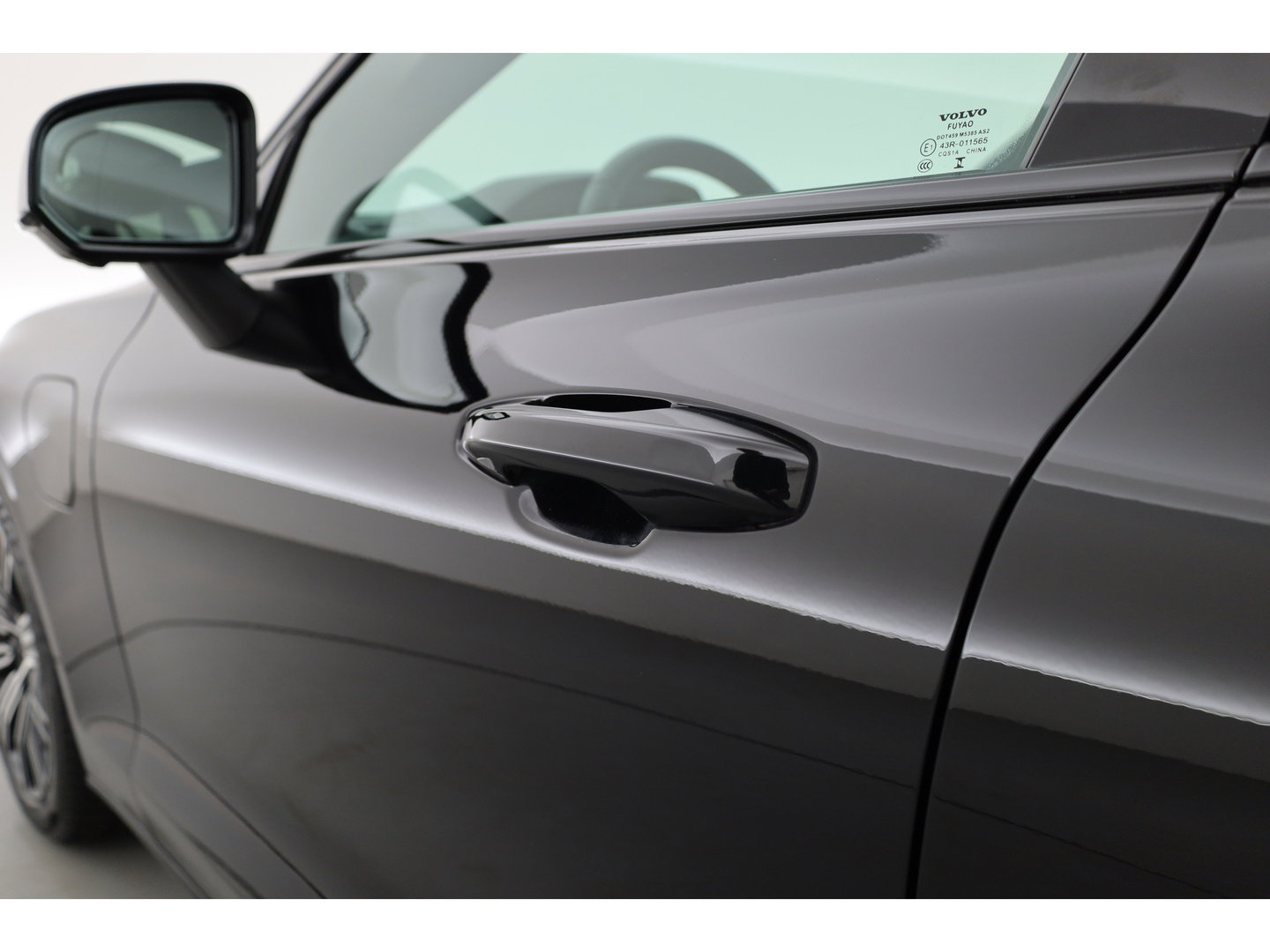 Volvo V60 2.0 T6 Plug-in hybrid AWD Plus Dark | Pano | Trekhaak | Memory Seats | H&K Audio | 360cam | Pilot Assist | Bliss | Stoel-Stuurverw. |
