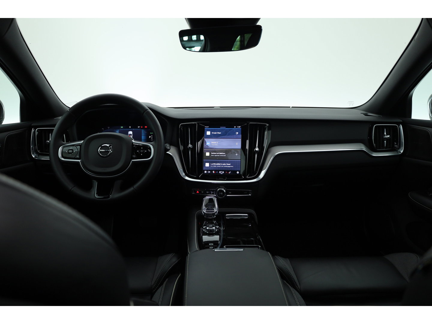 Volvo V60 2.0 T6 Plug-in hybrid AWD Plus Dark | Pano | Trekhaak | Memory Seats | H&K Audio | 360cam | Pilot Assist | Bliss | Stoel-Stuurverw. |