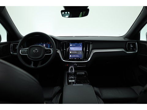 Volvo V60 2.0 T6 Plug-in hybrid AWD Plus Dark | Pano | Trekhaak | Memory Seats | H&K Audio | 360cam | Pilot Assist | Bliss | Stoel-Stuurverw. |