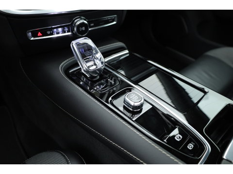 Volvo V60 2.0 T6 Plug-in hybrid AWD Plus Dark | Pano | Trekhaak | Memory Seats | H&K Audio | 360cam | Pilot Assist | Bliss | Stoel-Stuurverw. |
