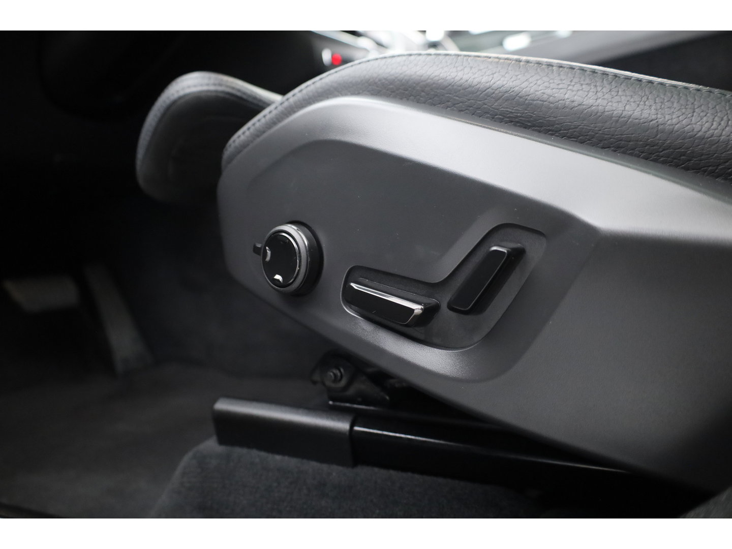 Volvo XC60 2.0 T6 Plug-in hybrid AWD Plus Bright | Pano | Pilot Assist | Leder | Memory | Stoel- stuurverw. | Harman Kardon | All Season