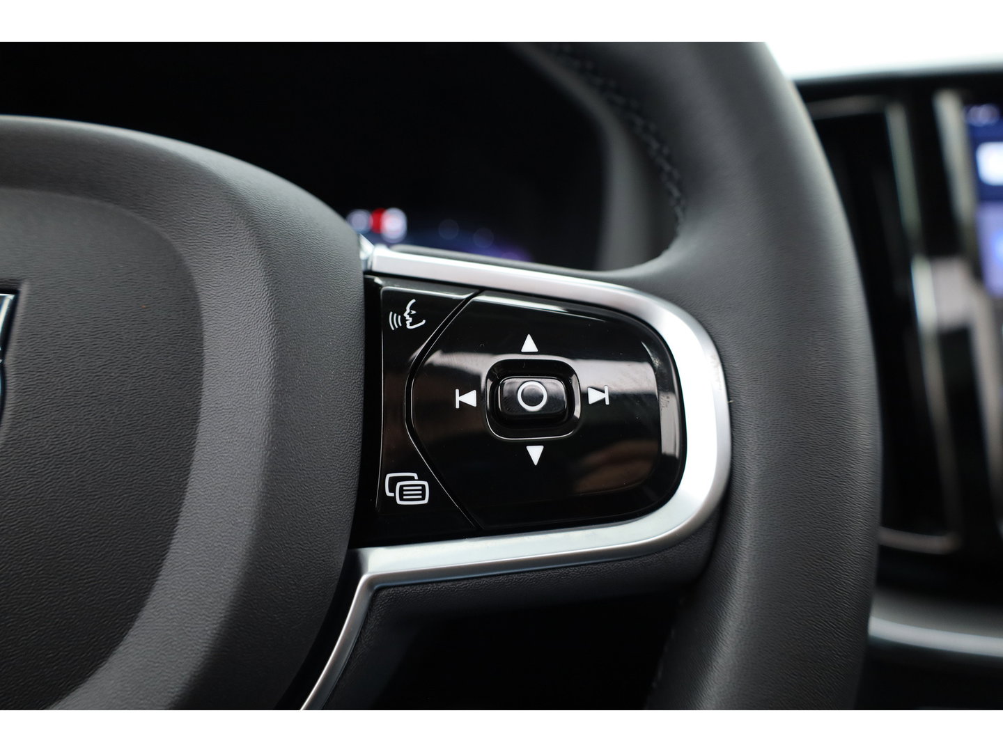 Volvo XC60 2.0 T6 Plug-in hybrid AWD Plus Bright | Pano | Pilot Assist | Leder | Memory | Stoel- stuurverw. | Harman Kardon | All Season