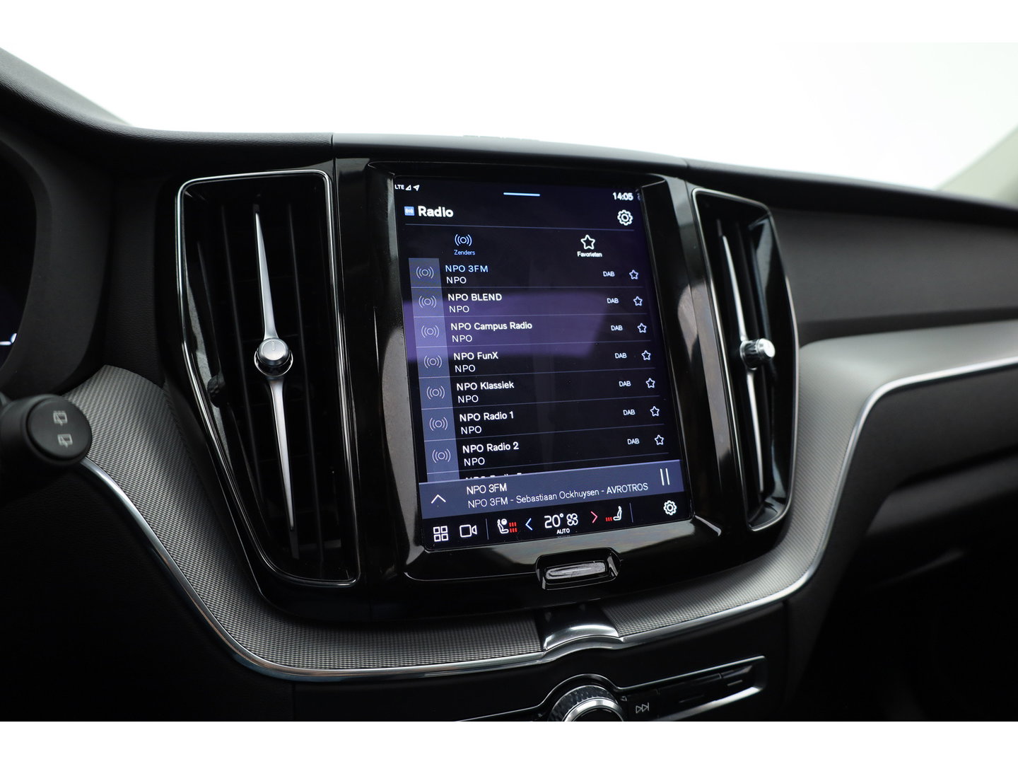 Volvo XC60 2.0 T6 Plug-in hybrid AWD Plus Bright | Pano | Pilot Assist | Leder | Memory | Stoel- stuurverw. | Harman Kardon | All Season