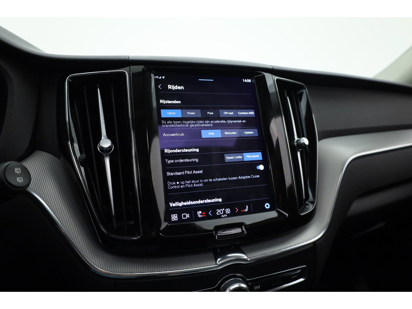 Volvo XC60 2.0 T6 Plug-in hybrid AWD Plus Bright | Pano | Pilot Assist | Leder | Memory | Stoel- stuurverw. | Harman Kardon | All Season