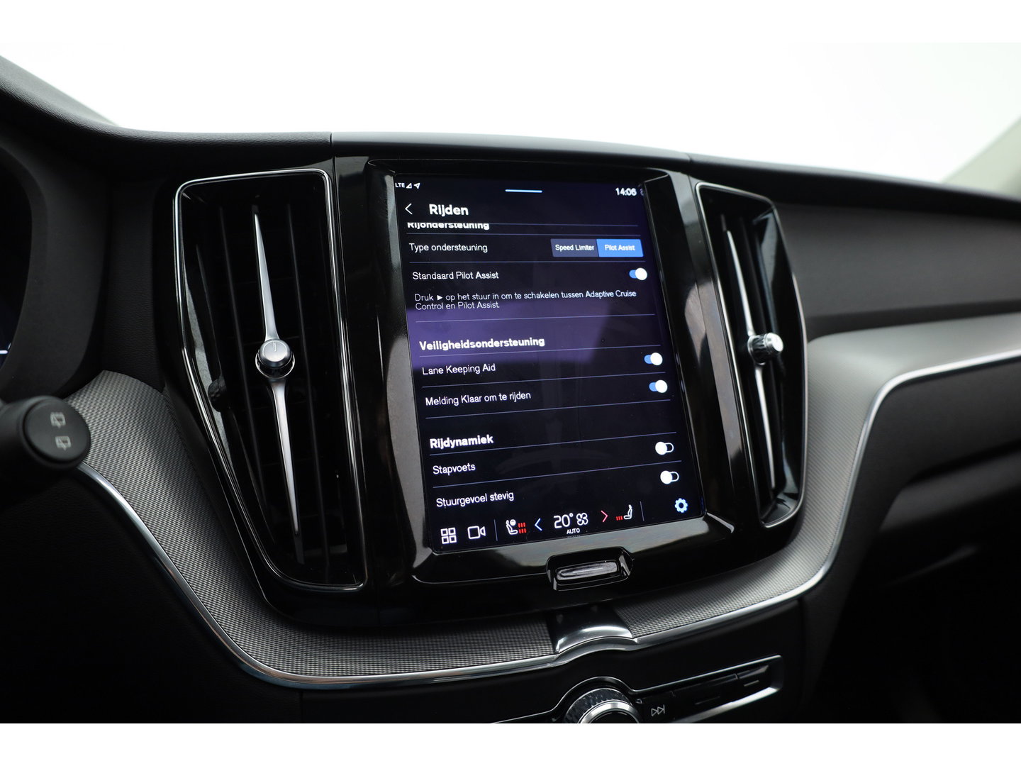 Volvo XC60 2.0 T6 Plug-in hybrid AWD Plus Bright | Pano | Pilot Assist | Leder | Memory | Stoel- stuurverw. | Harman Kardon | All Season