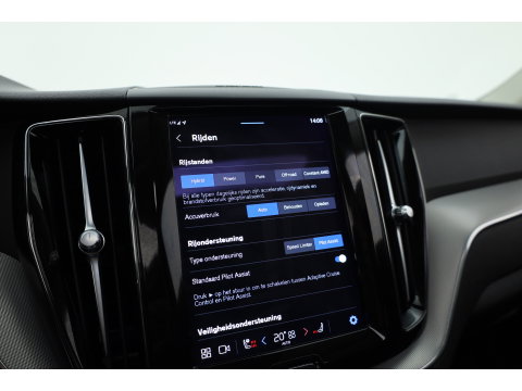 Volvo XC60 2.0 T6 Plug-in hybrid AWD Plus Bright | Pano | Pilot Assist | Leder | Memory | Stoel- stuurverw. | Harman Kardon | All Season