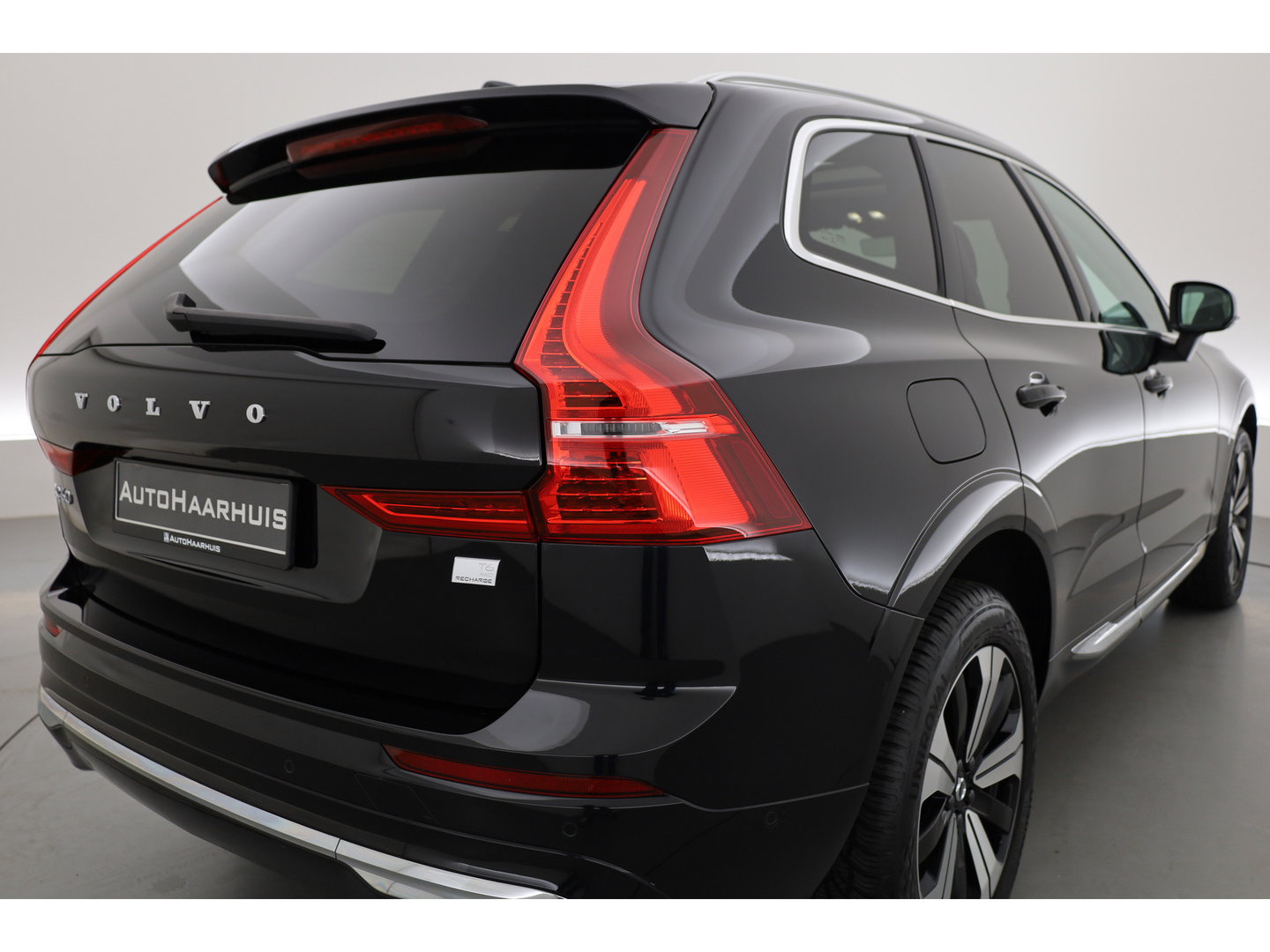 Volvo XC60 2.0 T6 Plug-in hybrid AWD Plus Bright | Pano | Pilot Assist | Leder | Memory | Stoel- stuurverw. | Harman Kardon | All Season