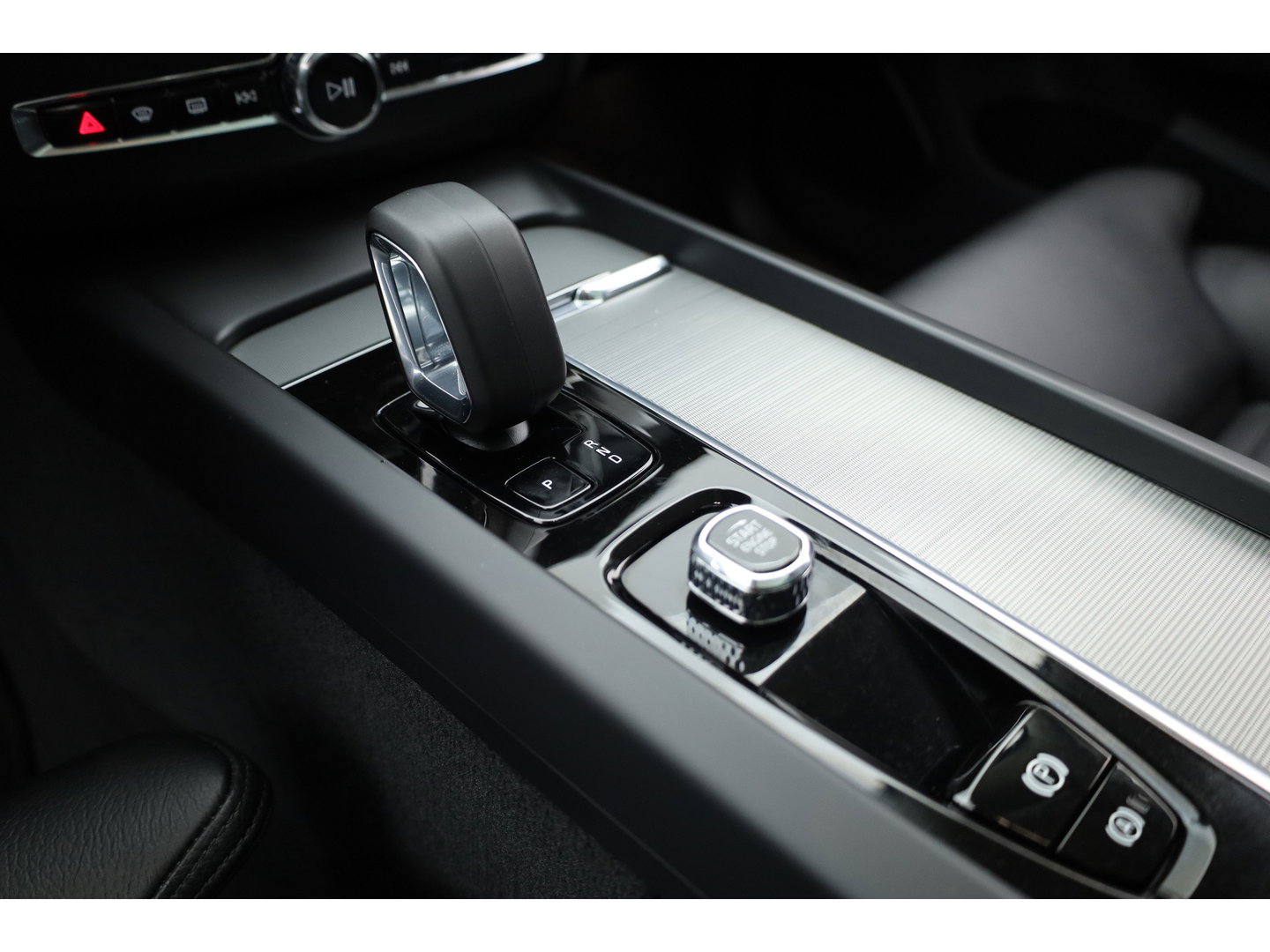 Volvo XC60 2.0 T6 Plug-in hybrid AWD Plus Bright | Pano | Pilot Assist | Leder | Memory | Stoel- stuurverw. | Harman Kardon | All Season