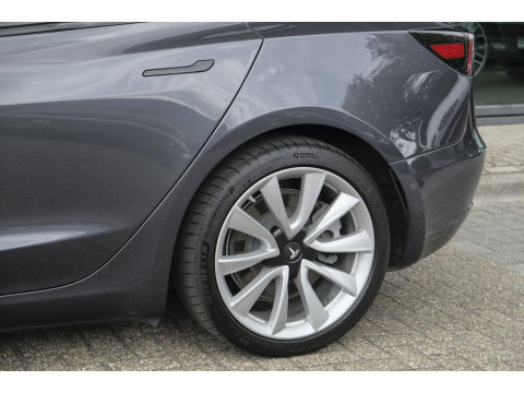 Tesla Model 3 Long Range 351pk AWD 75 kWh *BTW* *SOH 85%* Panoramadak 19" LMV Sport Autopilot