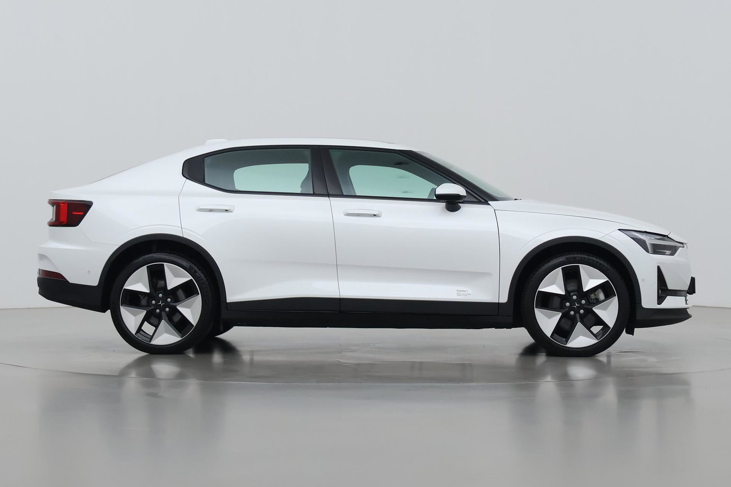 Polestar 2 Long Range Single Motor 78 kWh | Plus | Pilot | Panoramadak | Harman/Kardon | 360° Camera | Warmtepomp | BLIS | Stoel+Stuurverwarming | 20 Inch