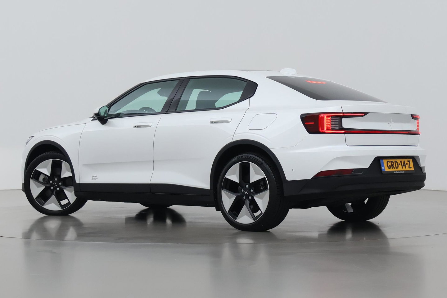 Polestar 2 Long Range Single Motor 78 kWh | Plus | Pilot | Panoramadak | Harman/Kardon | 360° Camera | Warmtepomp | BLIS | Stoel+Stuurverwarming | 20 Inch