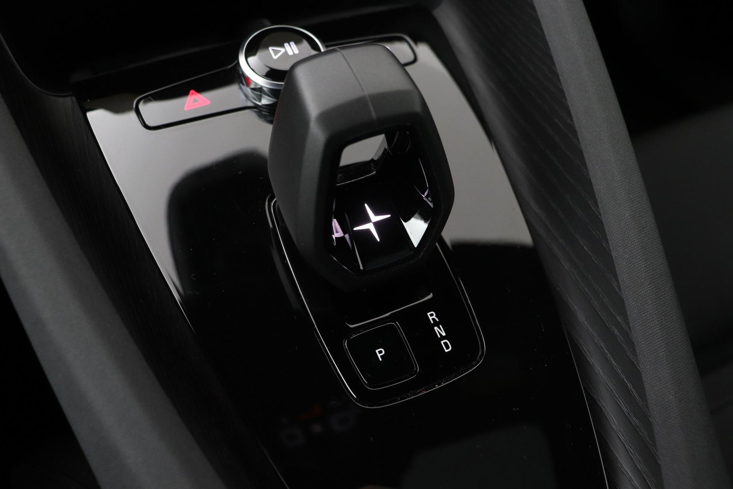 Polestar 2 Long Range Single Motor 78 kWh | Plus | Pilot | Panoramadak | Harman/Kardon | 360° Camera | Warmtepomp | BLIS | Stoel+Stuurverwarming | 20 Inch