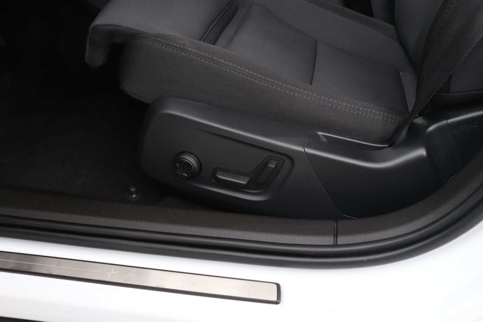 Polestar 2 Long Range Single Motor 78 kWh | Plus | Pilot | Panoramadak | Harman/Kardon | 360° Camera | Warmtepomp | BLIS | Stoel+Stuurverwarming | 20 Inch