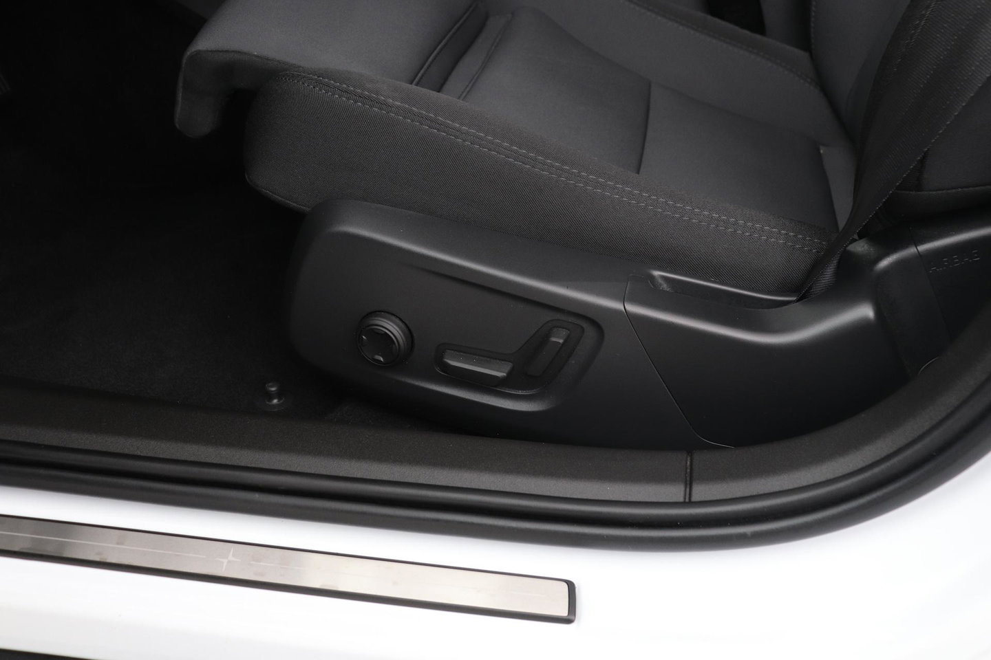 Polestar 2 Long Range Single Motor 78 kWh | Plus | Pilot | Panoramadak | Harman/Kardon | 360° Camera | Warmtepomp | BLIS | Stoel+Stuurverwarming | 20 Inch