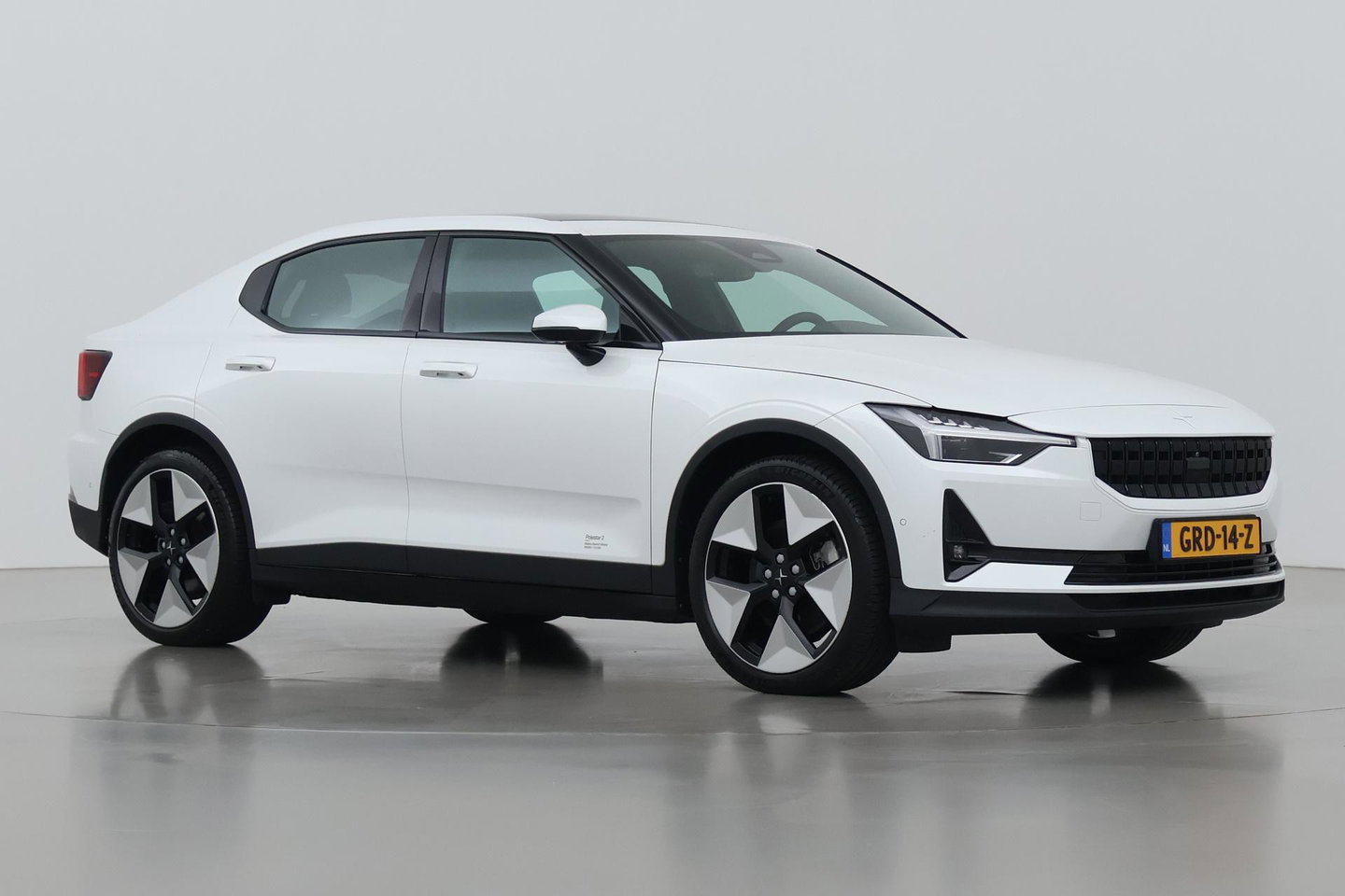 Polestar 2 Long Range Single Motor 78 kWh | Plus | Pilot | Panoramadak | Harman/Kardon | 360° Camera | Warmtepomp | BLIS | Stoel+Stuurverwarming | 20 Inch
