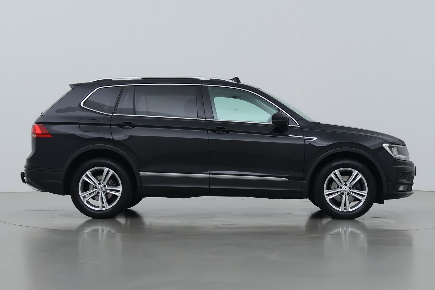 Volkswagen Tiguan Allspace 1.4 TSI Comfortline Business | 7 Persoons | Panoramadak | Trekhaak | Massage | Keyless | Stoelverwarming | Getint Glas