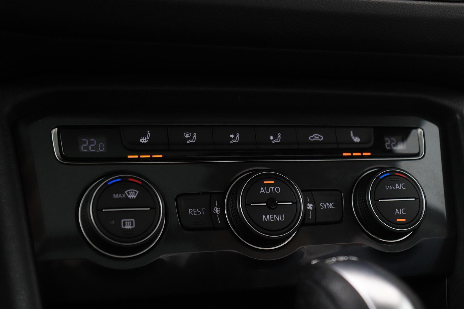 Volkswagen Tiguan Allspace 1.4 TSI Comfortline Business | 7 Persoons | Panoramadak | Trekhaak | Massage | Keyless | Stoelverwarming | Getint Glas
