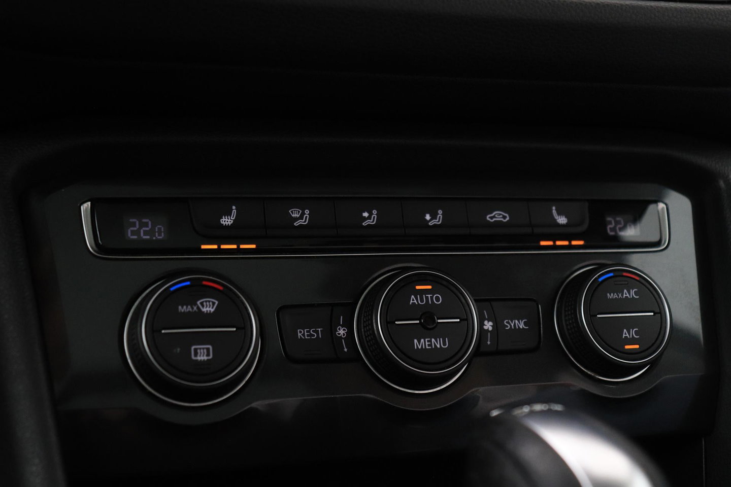 Volkswagen Tiguan Allspace 1.4 TSI Comfortline Business | 7 Persoons | Panoramadak | Trekhaak | Massage | Keyless | Stoelverwarming | Getint Glas