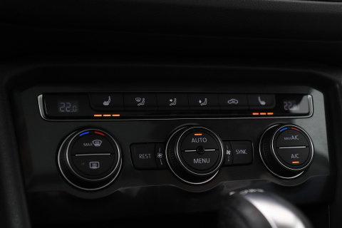 Volkswagen Tiguan Allspace 1.4 TSI Comfortline Business | 7 Persoons | Panoramadak | Trekhaak | Massage | Keyless | Stoelverwarming | Getint Glas