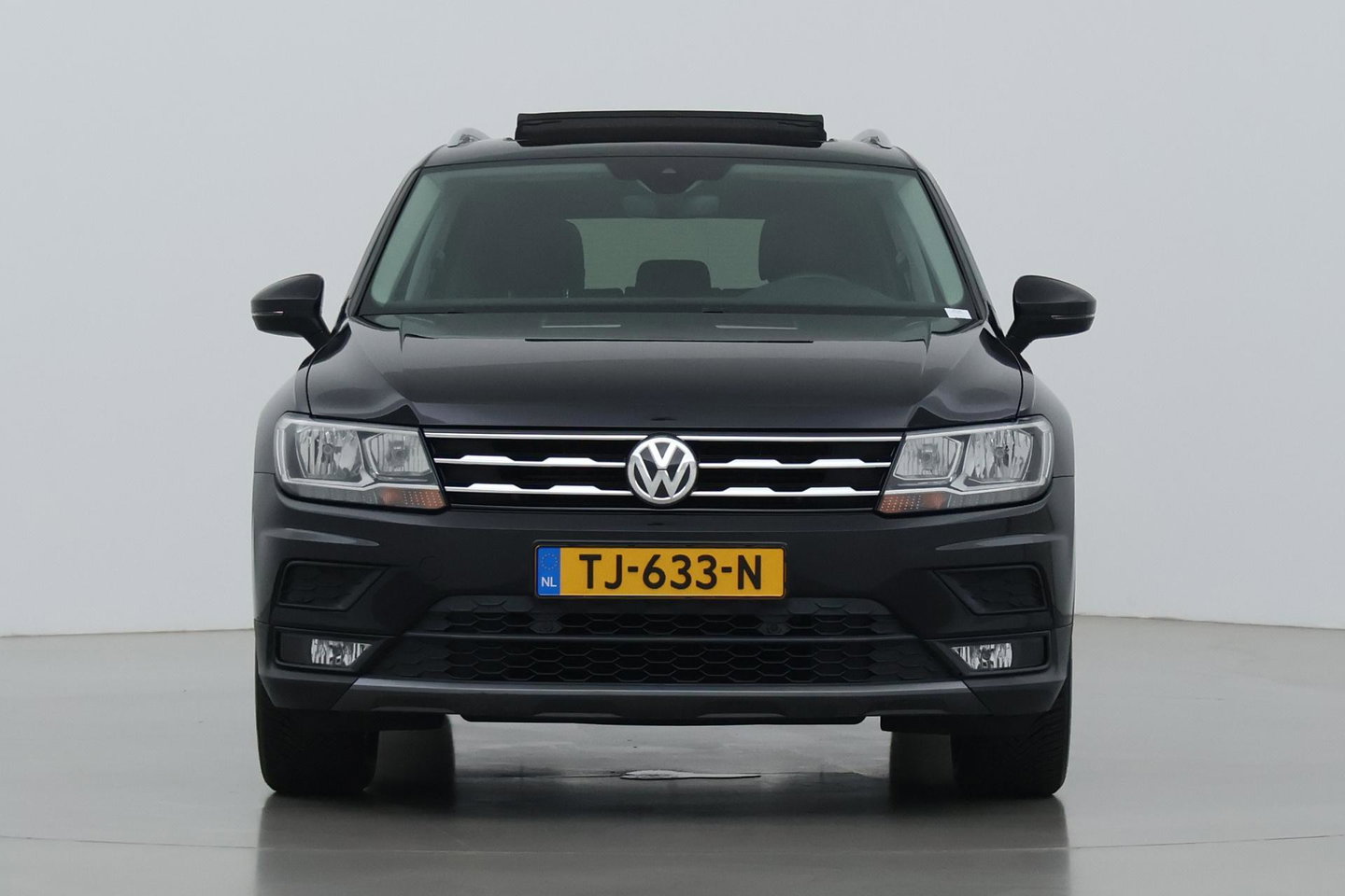 Volkswagen Tiguan Allspace 1.4 TSI Comfortline Business | 7 Persoons | Panoramadak | Trekhaak | Massage | Keyless | Stoelverwarming | Getint Glas