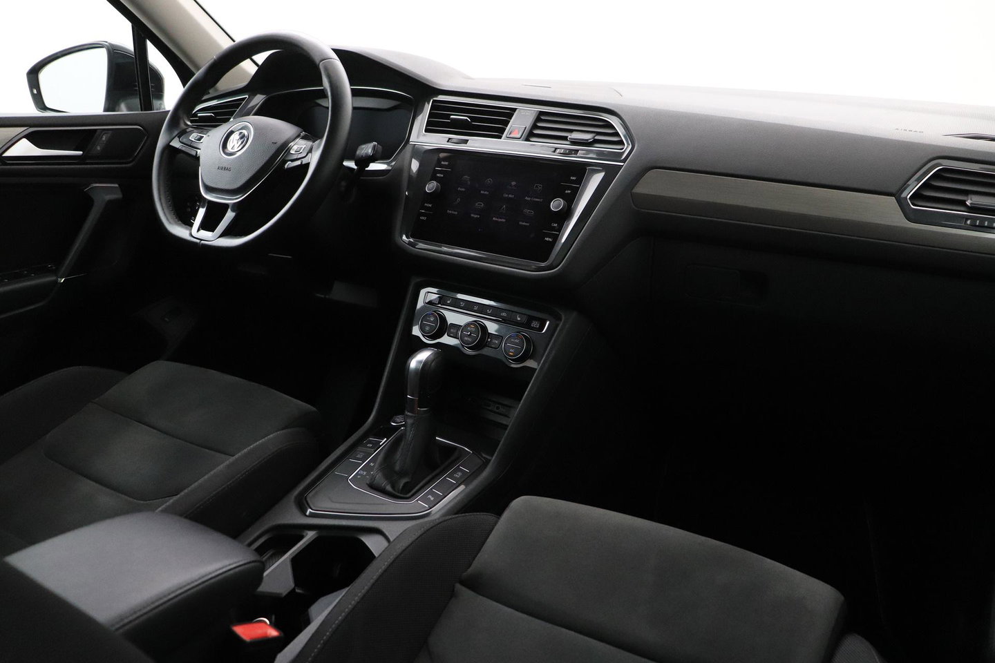 Volkswagen Tiguan Allspace 1.4 TSI Comfortline Business | 7 Persoons | Panoramadak | Trekhaak | Massage | Keyless | Stoelverwarming | Getint Glas