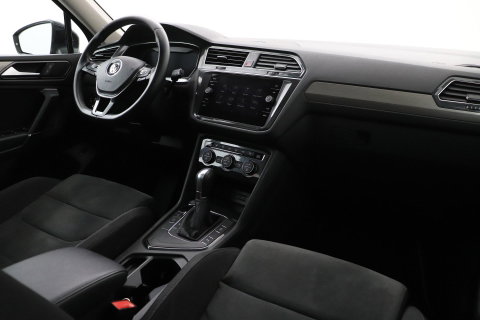 Volkswagen Tiguan Allspace 1.4 TSI Comfortline Business | 7 Persoons | Panoramadak | Trekhaak | Massage | Keyless | Stoelverwarming | Getint Glas