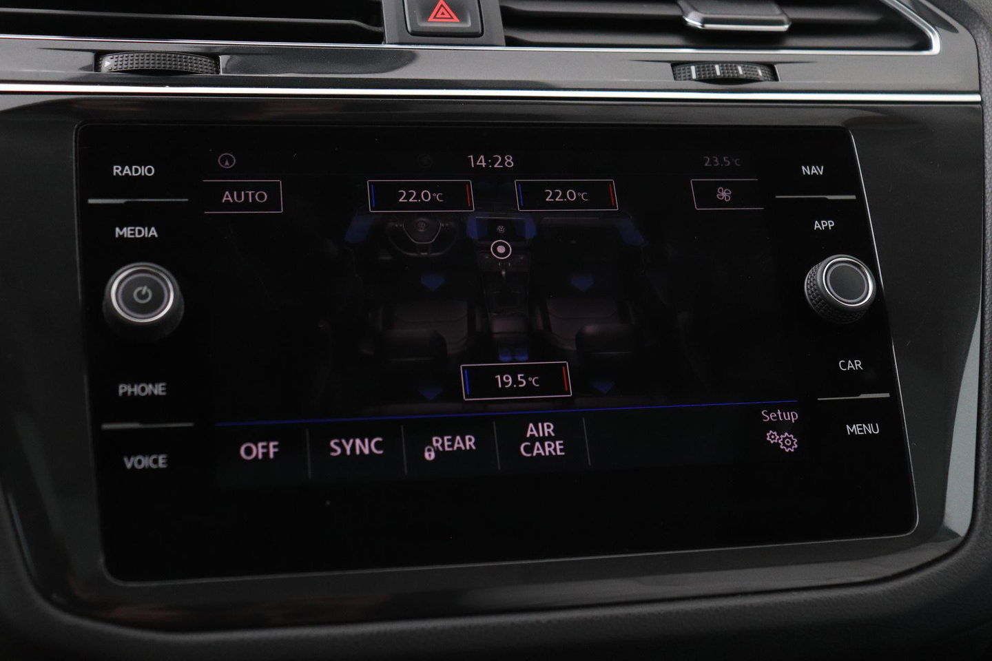 Volkswagen Tiguan Allspace 1.4 TSI Comfortline Business | 7 Persoons | Panoramadak | Trekhaak | Massage | Keyless | Stoelverwarming | Getint Glas