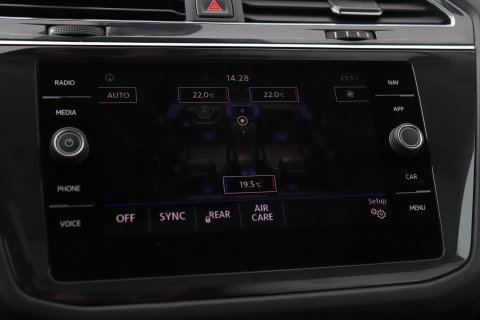 Volkswagen Tiguan Allspace 1.4 TSI Comfortline Business | 7 Persoons | Panoramadak | Trekhaak | Massage | Keyless | Stoelverwarming | Getint Glas