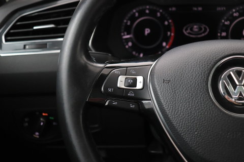 Volkswagen Tiguan Allspace 1.4 TSI Comfortline Business | 7 Persoons | Panoramadak | Trekhaak | Massage | Keyless | Stoelverwarming | Getint Glas
