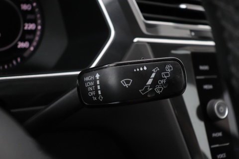 Volkswagen Tiguan Allspace 1.4 TSI Comfortline Business | 7 Persoons | Panoramadak | Trekhaak | Massage | Keyless | Stoelverwarming | Getint Glas