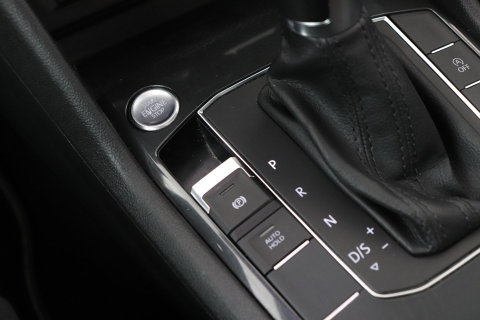 Volkswagen Tiguan Allspace 1.4 TSI Comfortline Business | 7 Persoons | Panoramadak | Trekhaak | Massage | Keyless | Stoelverwarming | Getint Glas