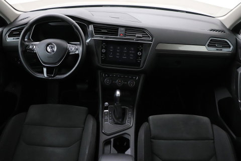 Volkswagen Tiguan Allspace 1.4 TSI Comfortline Business | 7 Persoons | Panoramadak | Trekhaak | Massage | Keyless | Stoelverwarming | Getint Glas