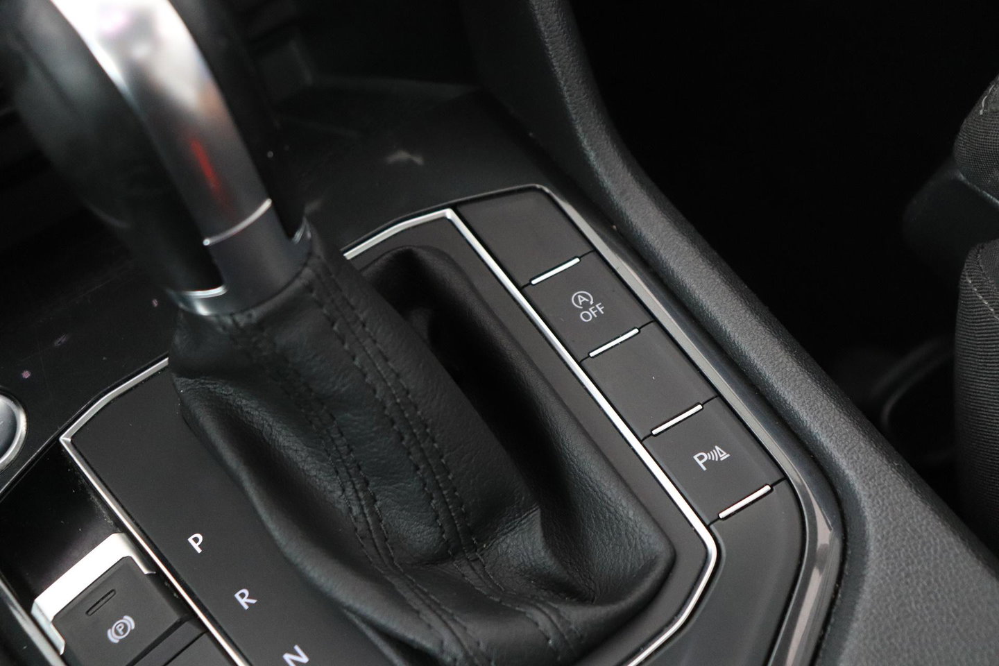 Volkswagen Tiguan Allspace 1.4 TSI Comfortline Business | 7 Persoons | Panoramadak | Trekhaak | Massage | Keyless | Stoelverwarming | Getint Glas
