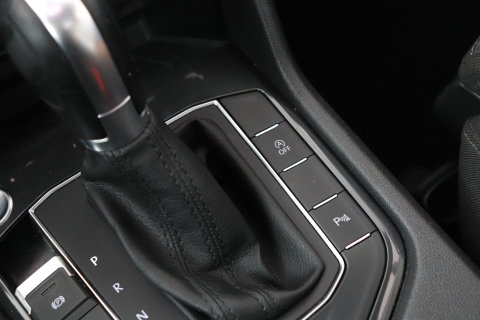 Volkswagen Tiguan Allspace 1.4 TSI Comfortline Business | 7 Persoons | Panoramadak | Trekhaak | Massage | Keyless | Stoelverwarming | Getint Glas