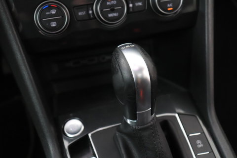 Volkswagen Tiguan Allspace 1.4 TSI Comfortline Business | 7 Persoons | Panoramadak | Trekhaak | Massage | Keyless | Stoelverwarming | Getint Glas