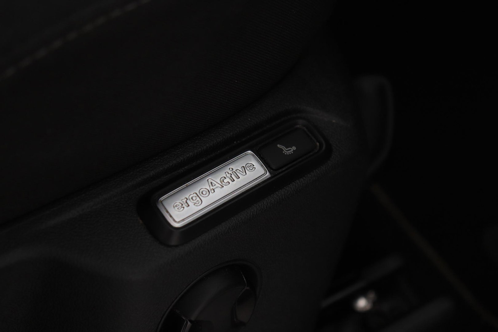 Volkswagen Tiguan Allspace 1.4 TSI Comfortline Business | 7 Persoons | Panoramadak | Trekhaak | Massage | Keyless | Stoelverwarming | Getint Glas